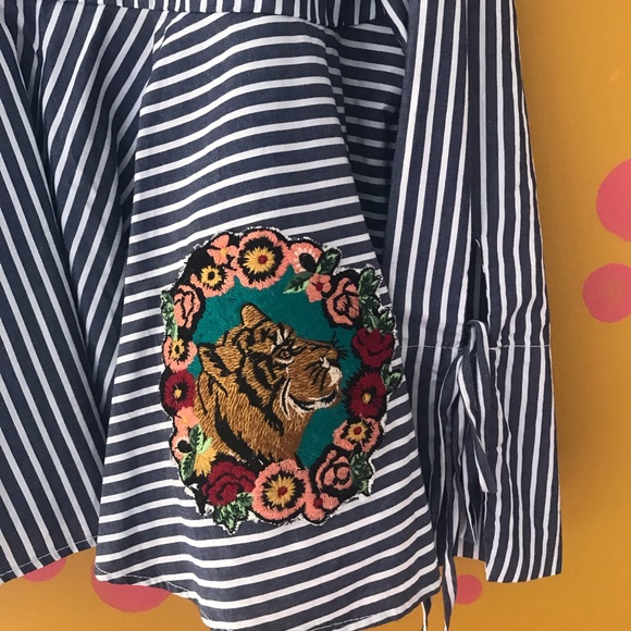 Crop blouse with tiger patch - Picture 2 of 4